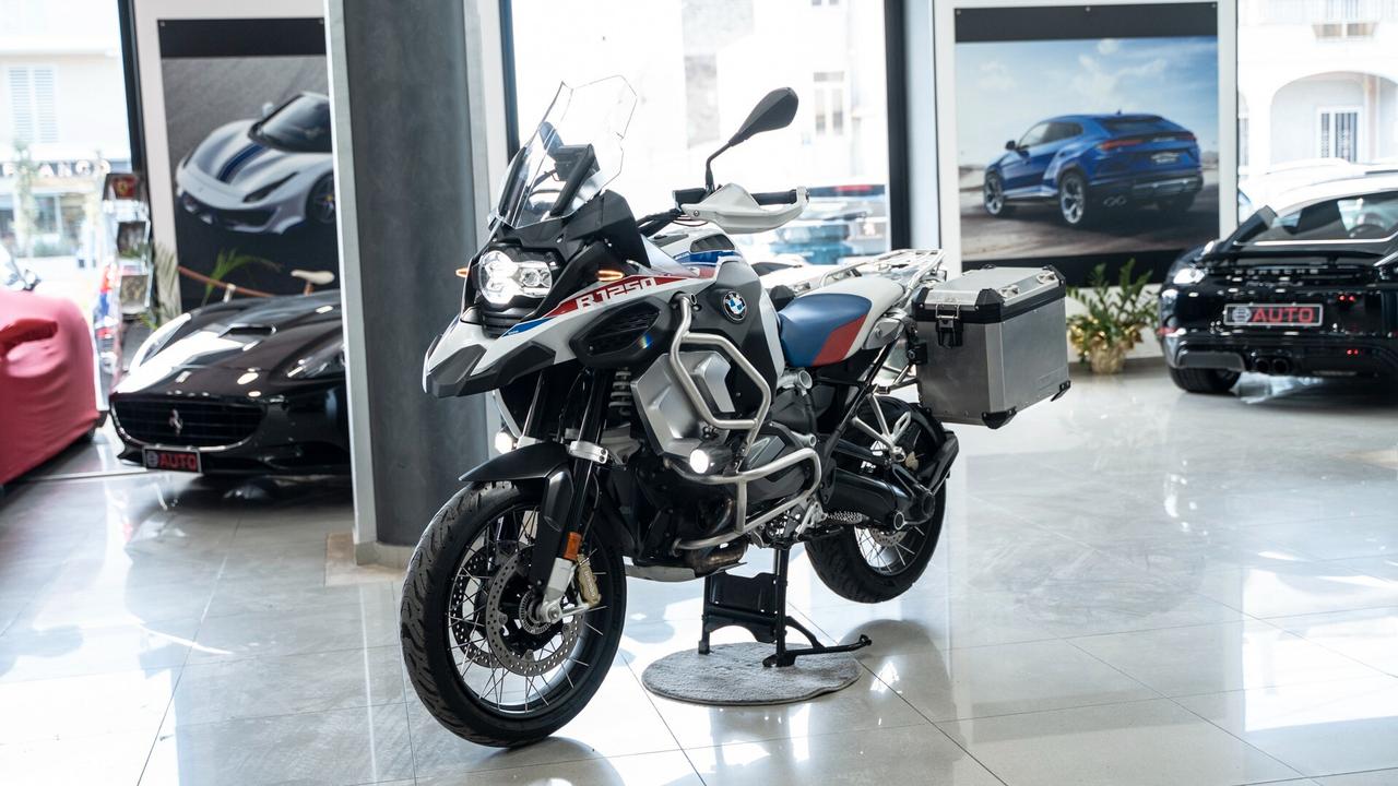 BMW R 1250 GS ADVENTURE RALLYE PACK LUCI AKRAPOVIC CRUISE RISCALDAMENTO MANOPOLE + BORSE RIGIDE