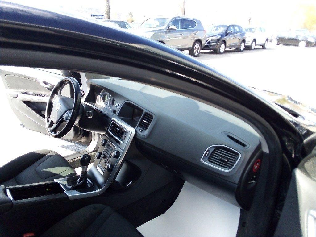 VOLVO V60 (2010-2018) V60 D3 Momentum