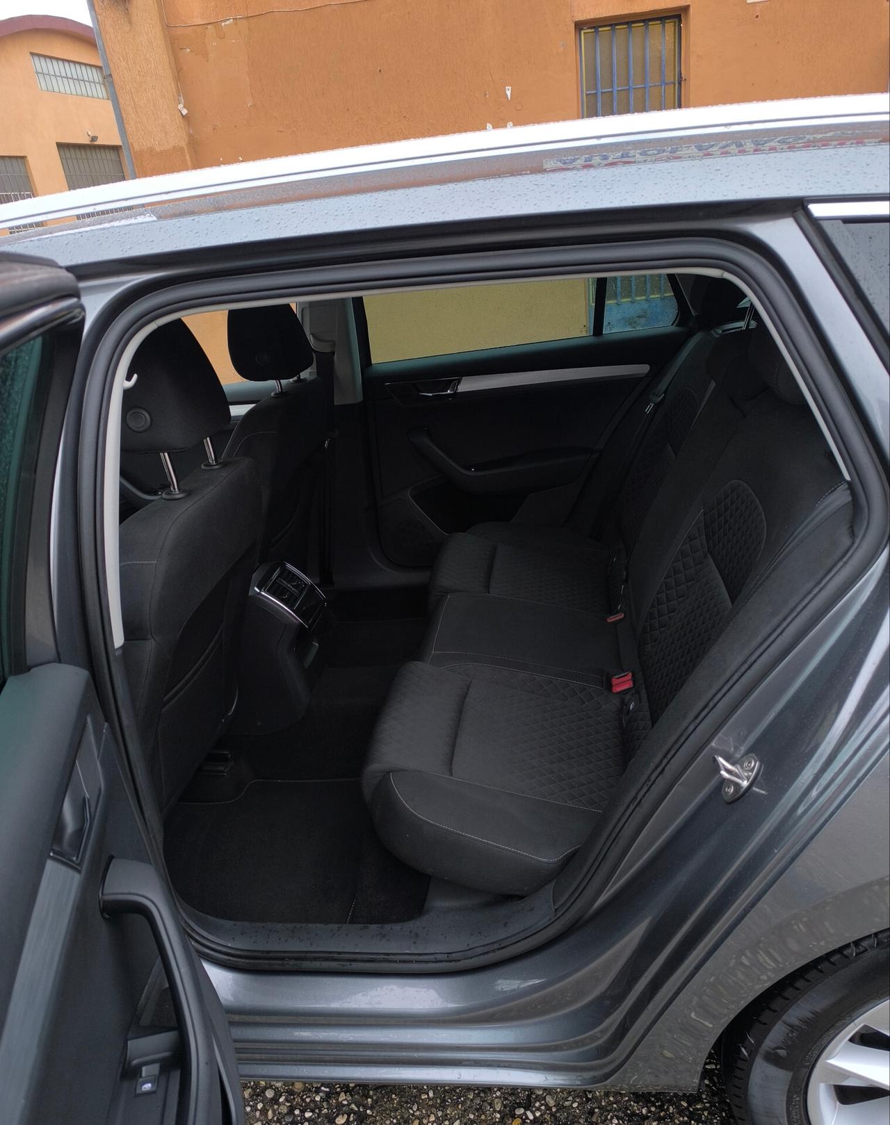 Skoda Superb 2.0 TDI EVO 150 CV SCR DSG Wagon Executive