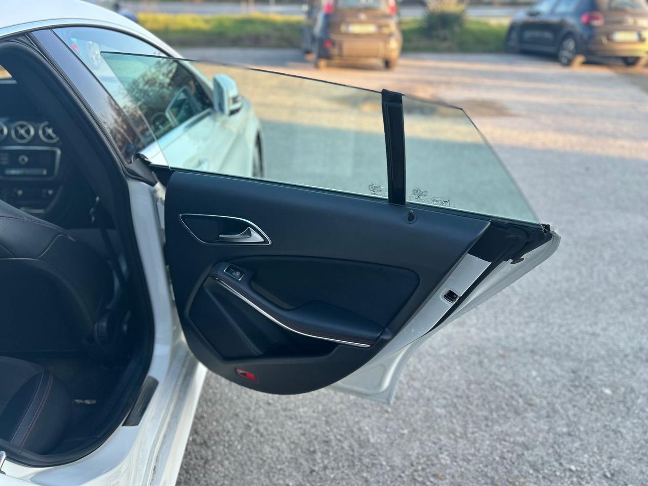 Mercedes-Benz CLA 180 Premium CLA 180 #8250