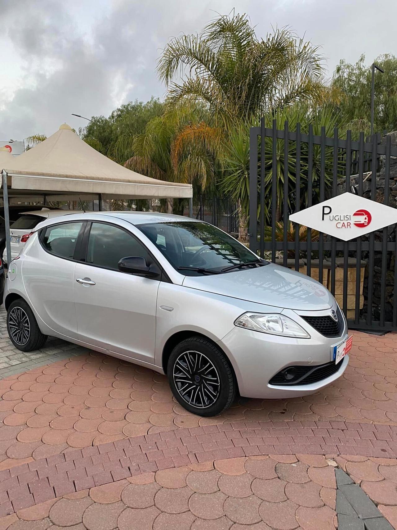 Lancia Ypsilon 1.2 69 CV 5 porte S&amp;S Gold 03/2020