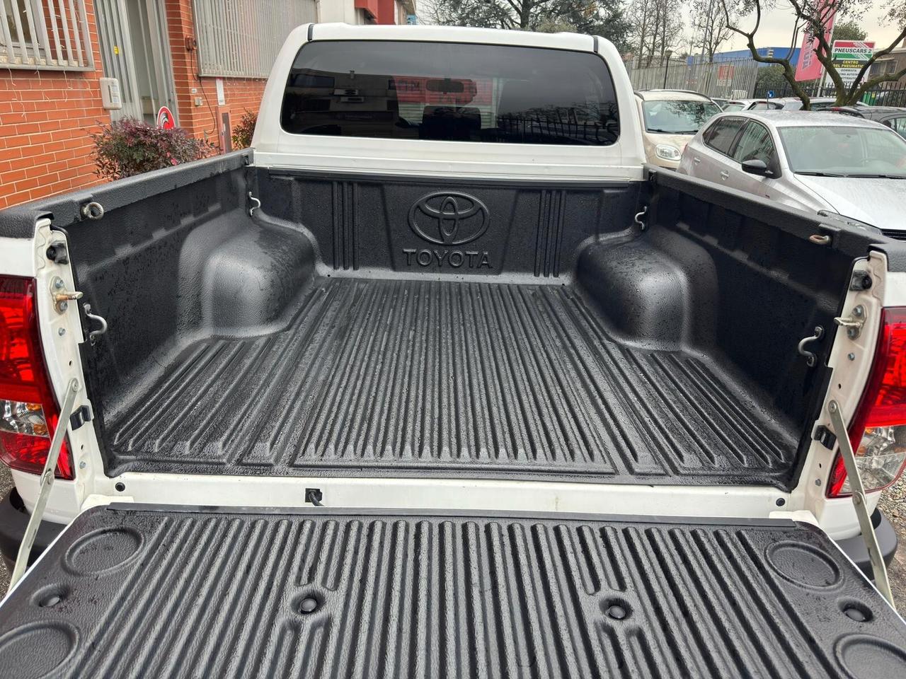 Toyota Hilux 2.4 D-4D A/T 4WD 4 porte Double Cab lounge