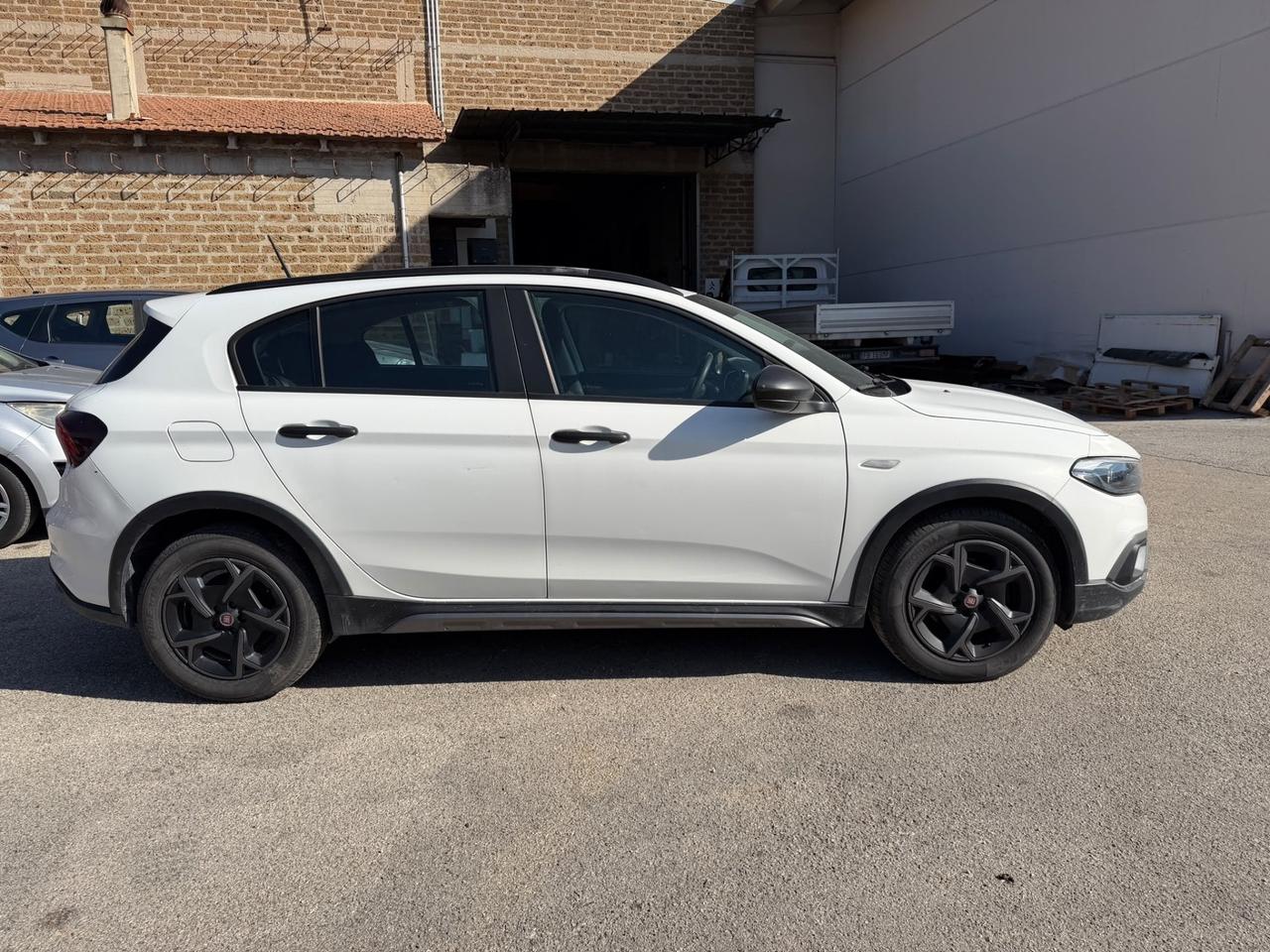 PACCHETTO DUE AUTO: FIAT TIPO CROSS+LANCIA DELTA (LEGGERE)