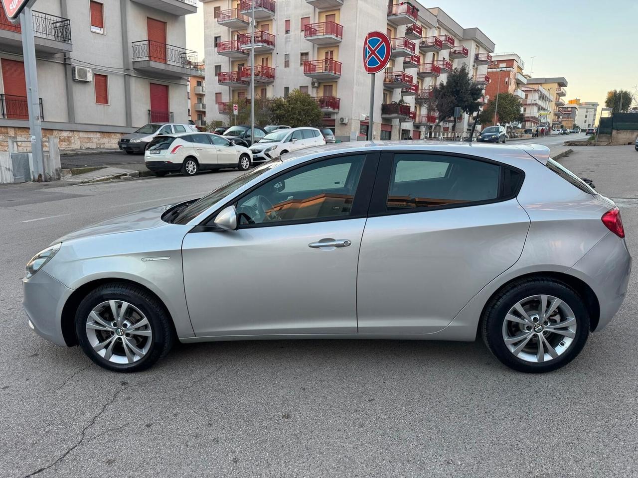 Alfa Romeo Giulietta 1.6 JTDm Distinctive * 105 CV * Adatta a Neopatentati * Garantita 12 Mesi