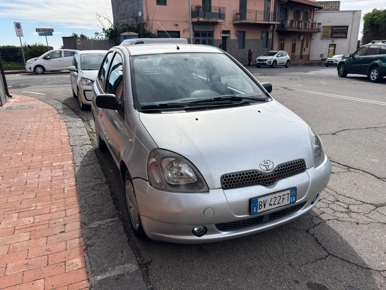 Toyota Yaris 1.3i 16V cat 5 porte