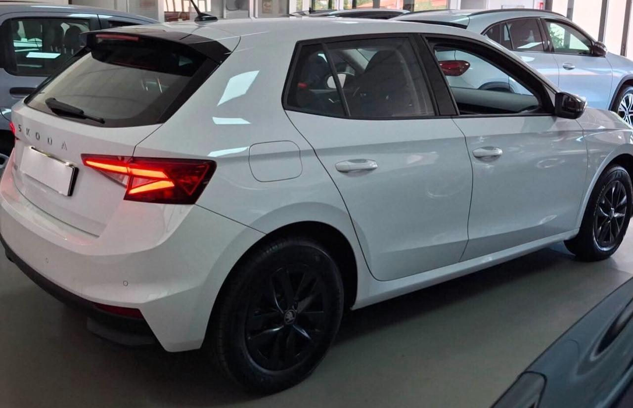 Skoda Fabia 1.0 MPI 80 CV Young Edition Retrocamera