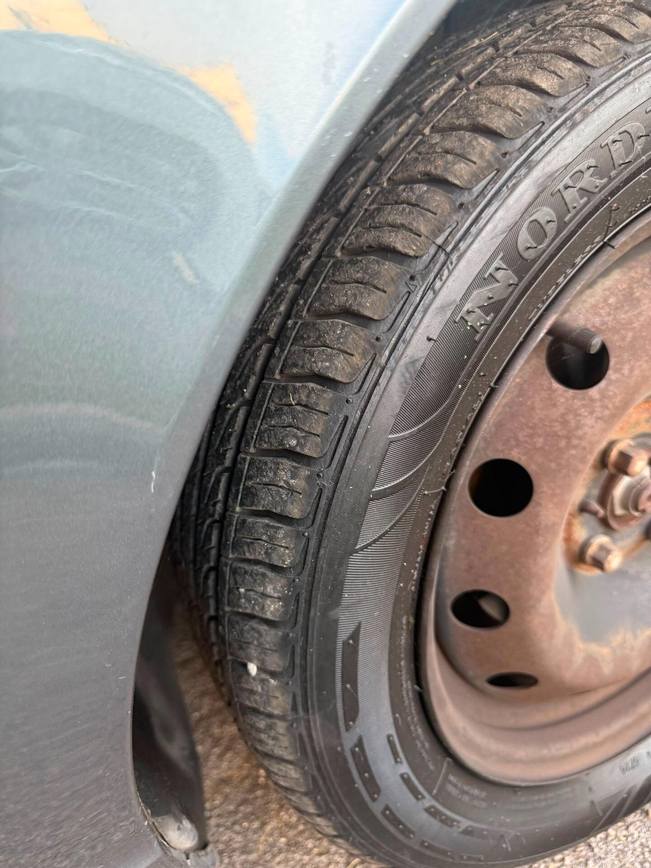 Lancia Ypsilon 1.3 MJT 75 CV Versus