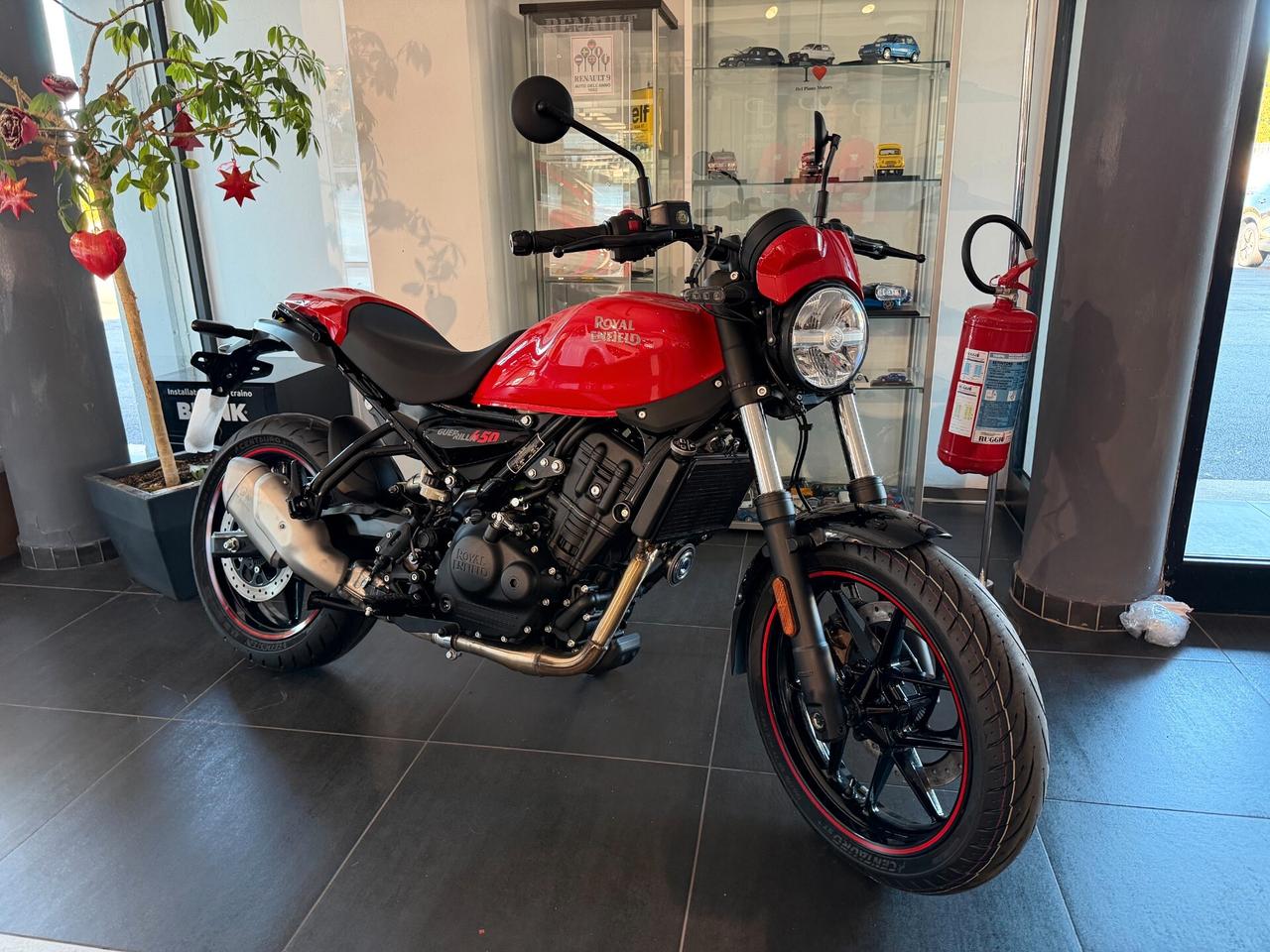 Royal Enfield Guerrilla 450 Apex Red