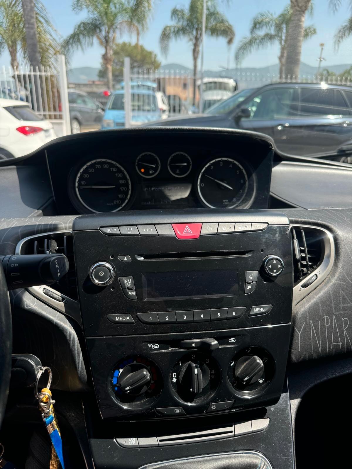 Lancia Ypsilon 0.9 TwinAir 85 CV 5 porte Metano Ecochic Elefantino