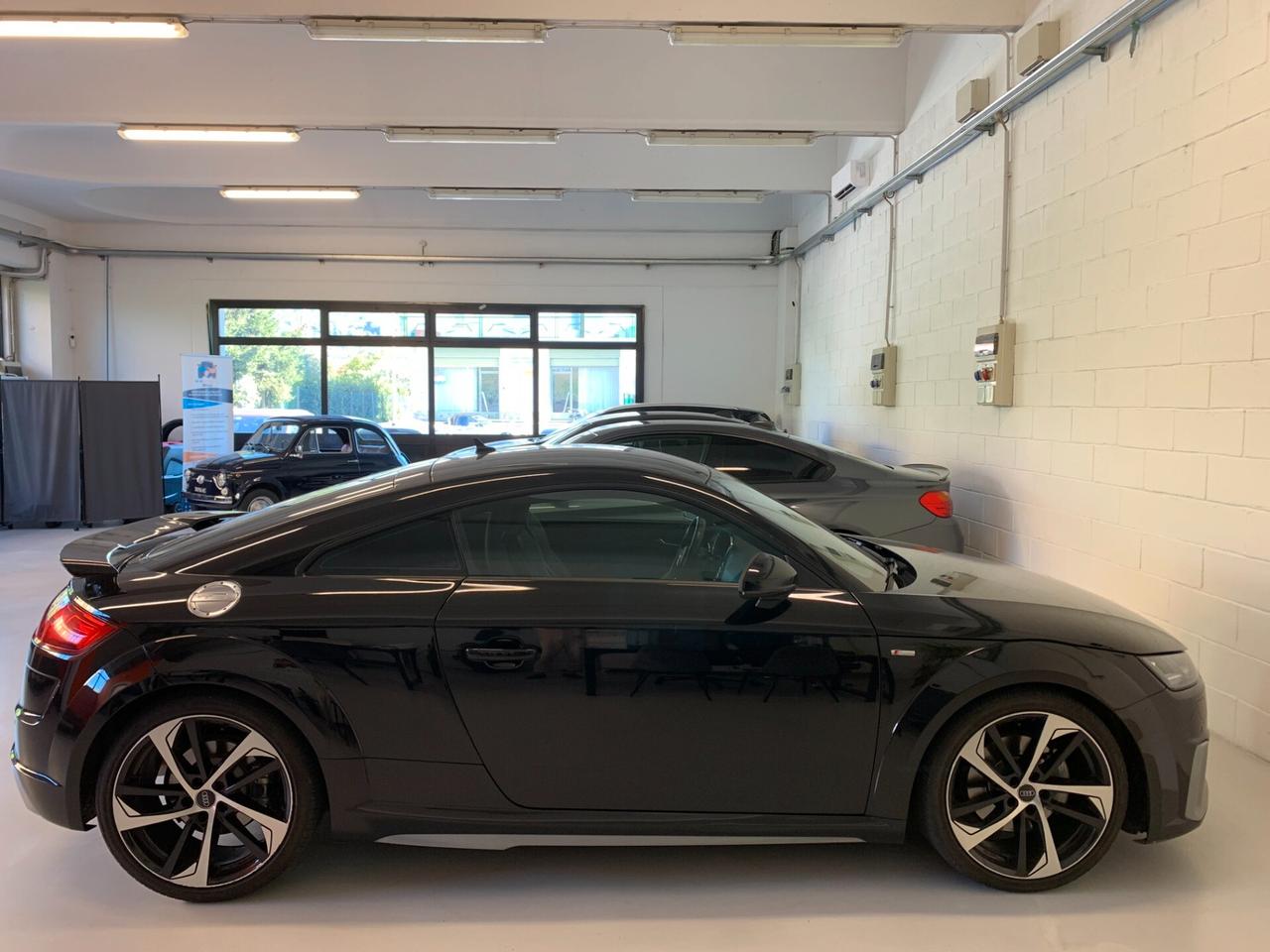 Audi TT Coupé 40 TFSI S tronic S-LINE