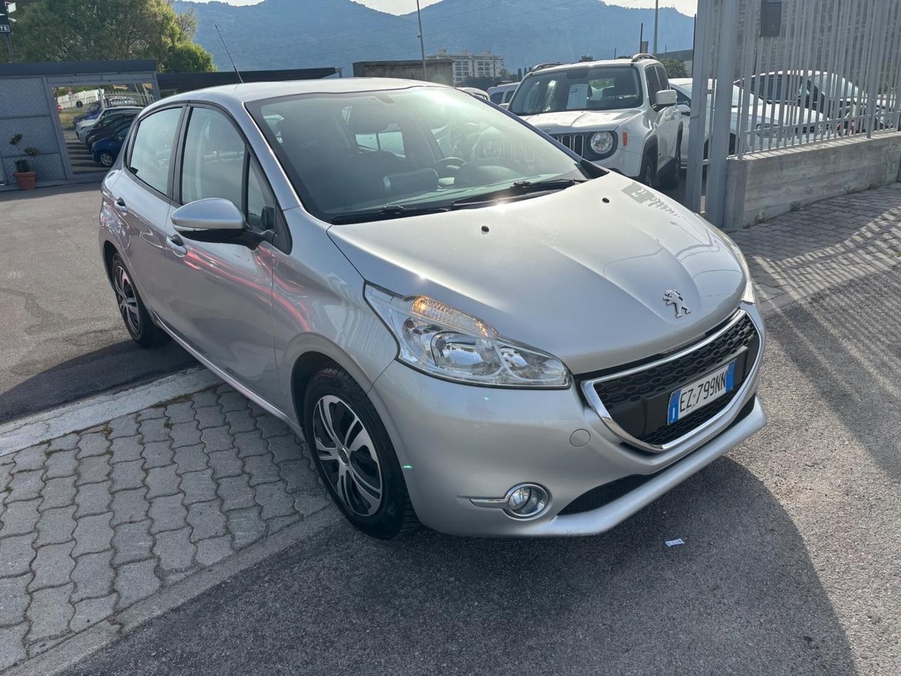 Peugeot 208 1.4 HDi 68 CV 5 porte Allure