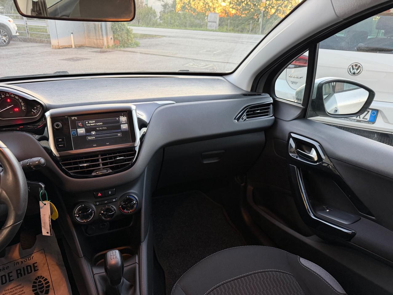Peugeot 208 1.2 Benzina Neopatentati