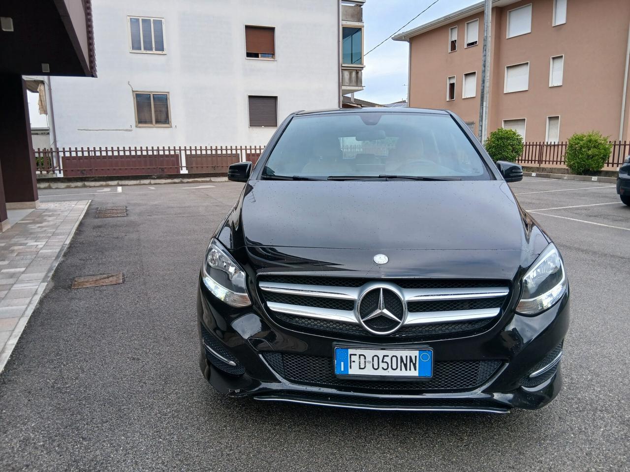 Mercedes-benz B 180 d Executive tua a € 169 mese