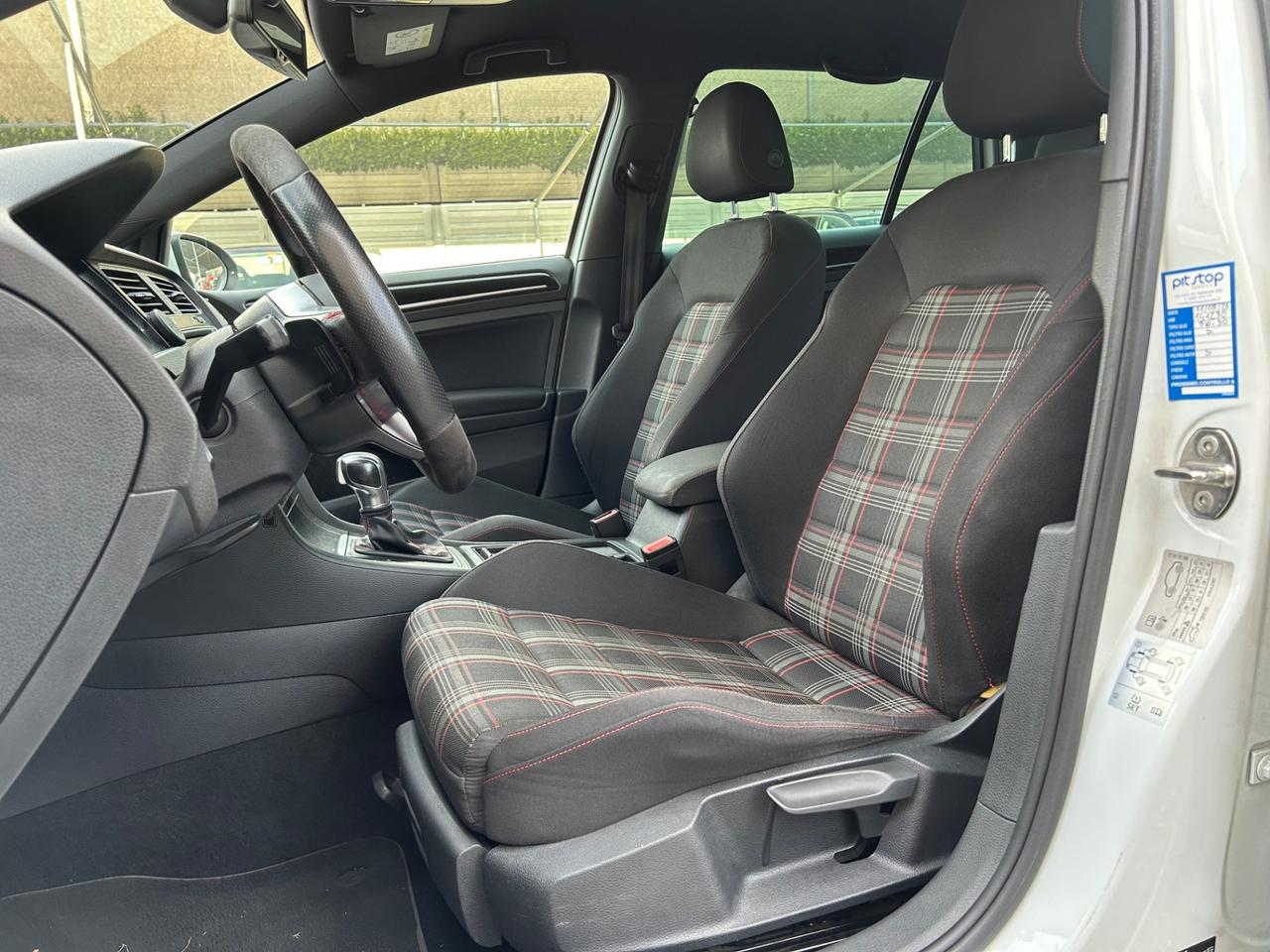 Volkswagen Golf GTI Performance 2.0 TSI DSG 5p. 300cv