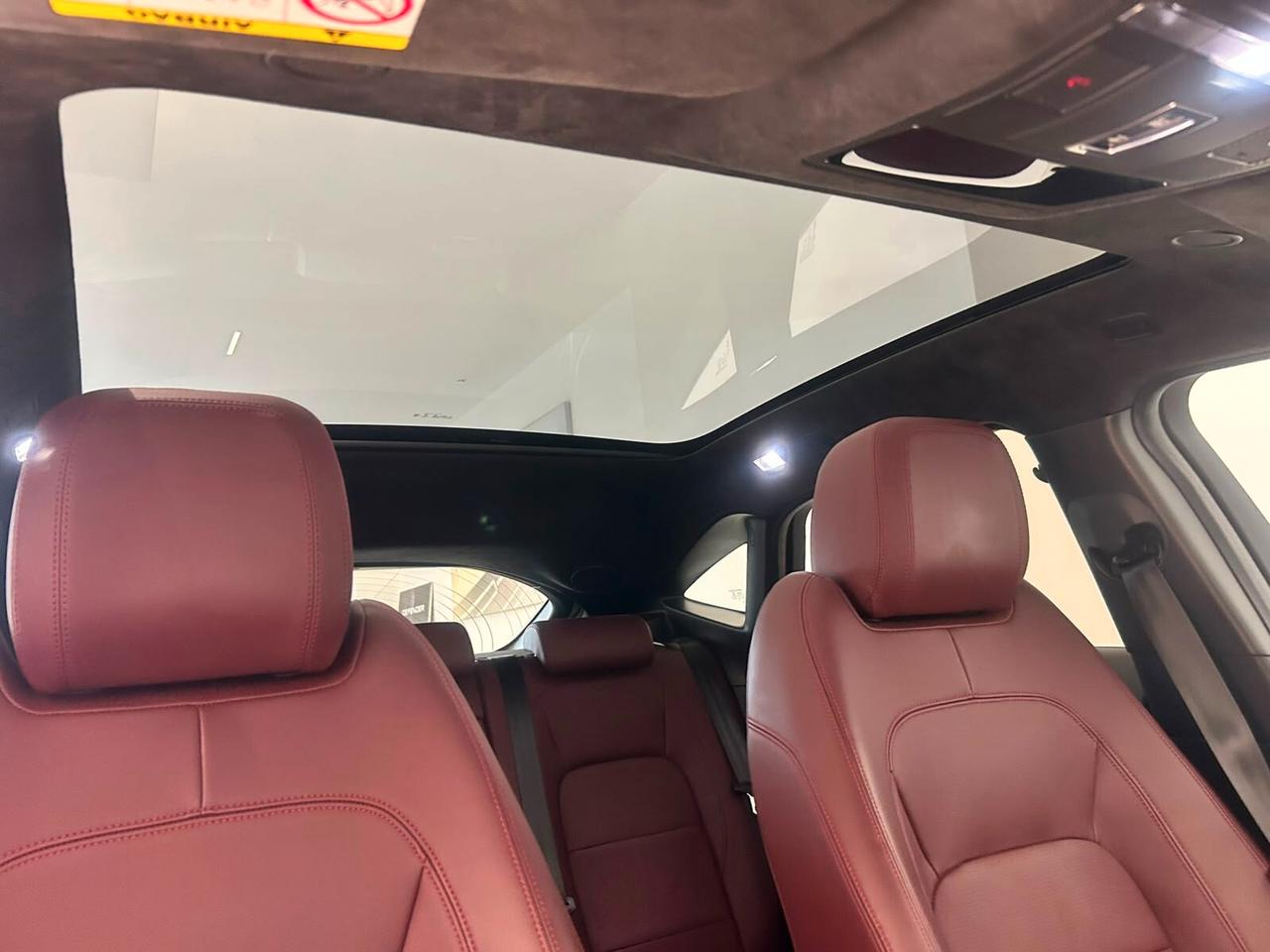 Jaguar E-Pace 2.0D 163CV AWD Auto R-Dynamic Black Edition PROMO 3,95%