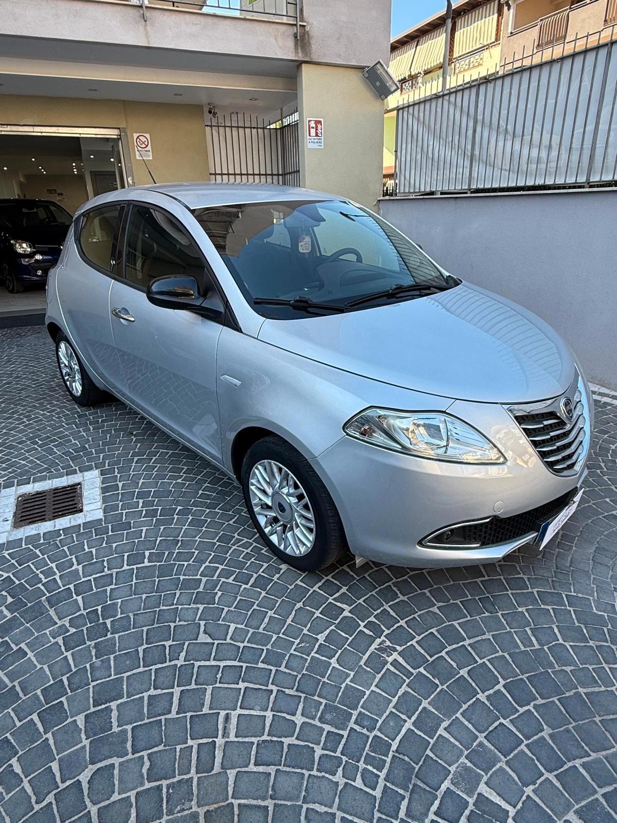 Lancia Ypsilon 1.2 69 CV 5 porte Gold