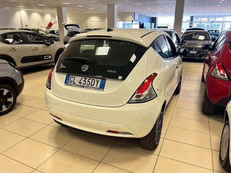 Lancia Ypsilon 1.0 FireFly 5 porte S&S Hybryd Gold