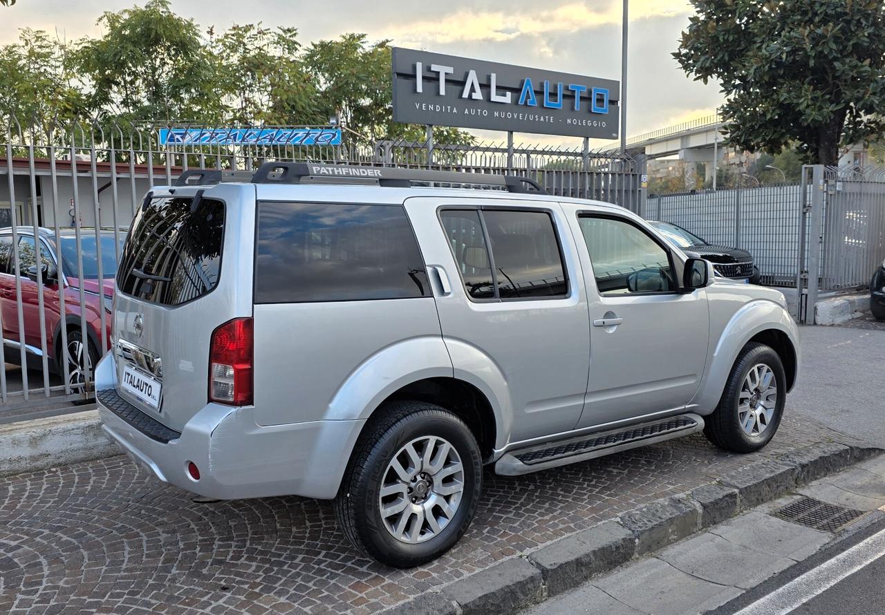 Nissan Pathfinder 2.5 dCi LE Auto 7 Posti