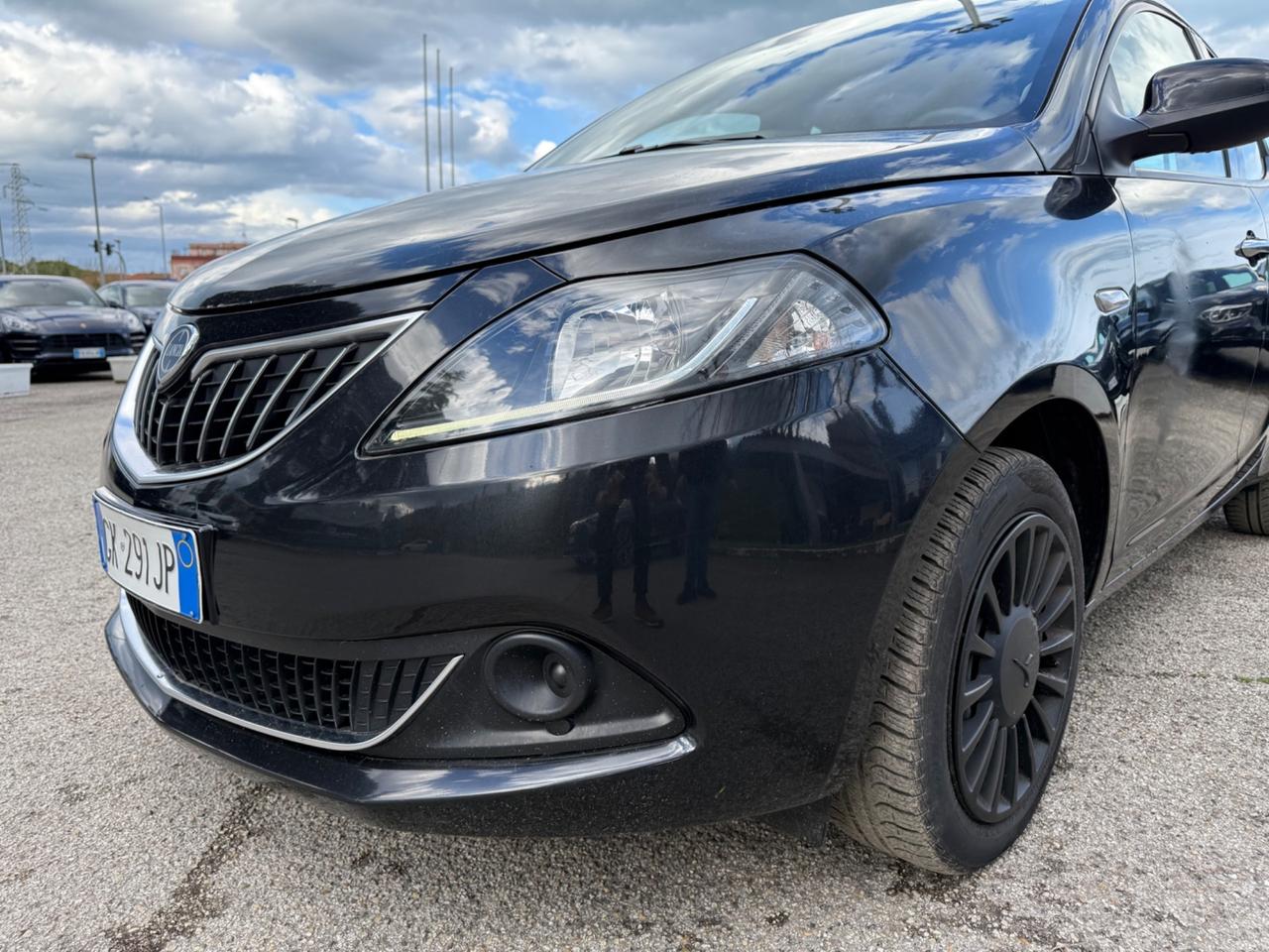 Lancia Ypsilon 1.0 FireFly 5 porte S&S Hybrid Ecochic Silver