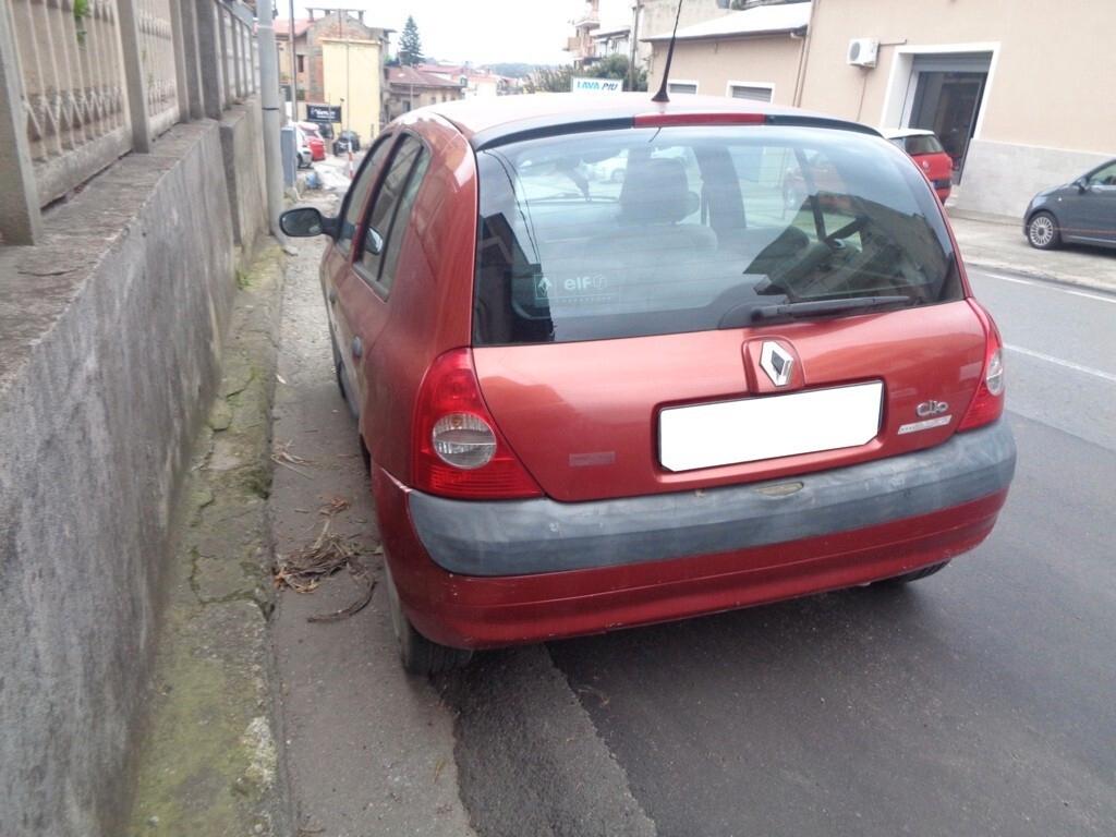 Renault Clio 1.2 cat 5 porte Confort Authentique