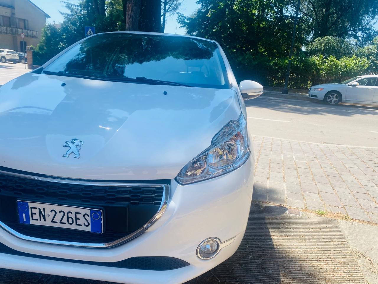 Peugeot 208 1.4 HDi 68 CV 3 porte Allure
