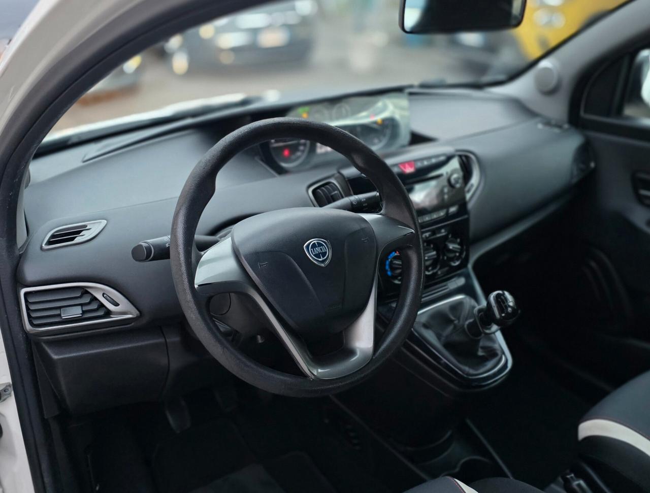 Lancia Ypsilon 0.9 TwinAir 85 CV 5 porte Metano Ecochic Elefantino