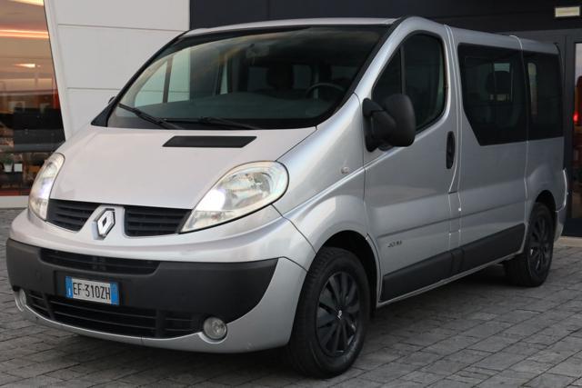 RENAULT Trafic 2.0 dCi/115 Passenger 8 Posti