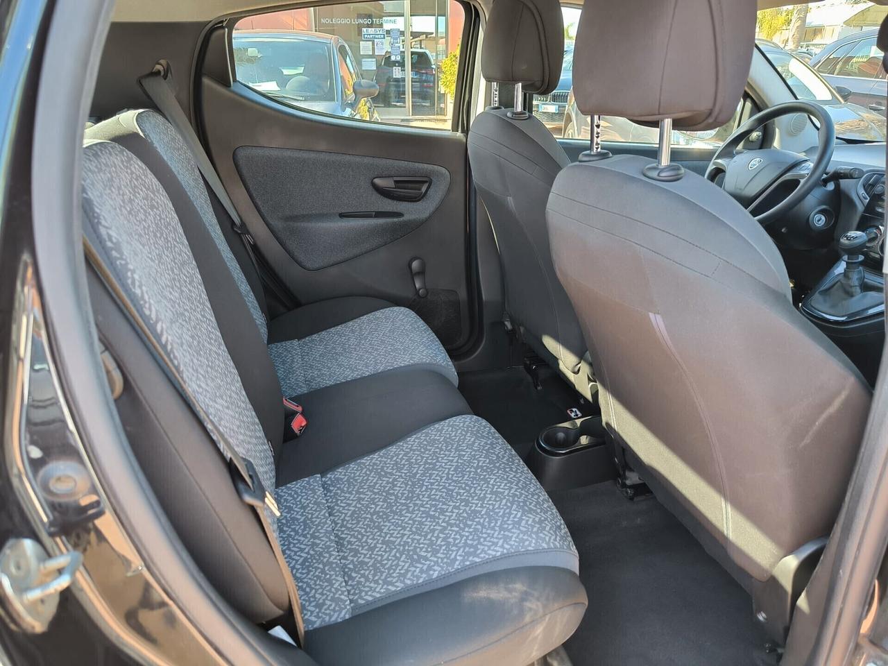 Lancia Ypsilon 1.0 FireFly 5 porte S&S Hybrid Ecochic Silver