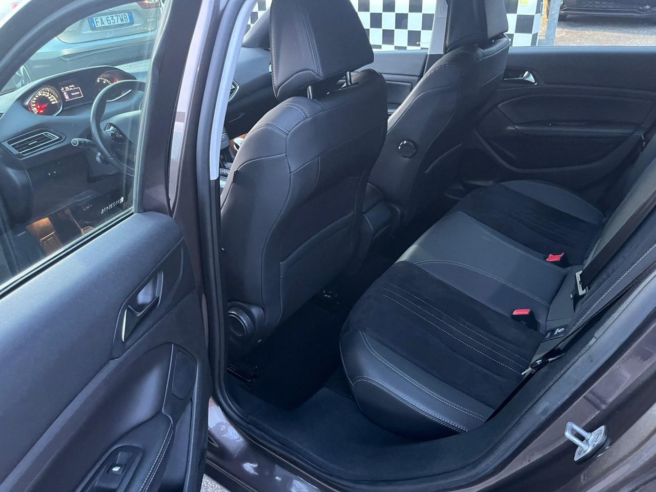 Peugeot 308 1.6 e-HDi Stop&Start Allure Unipro 2013