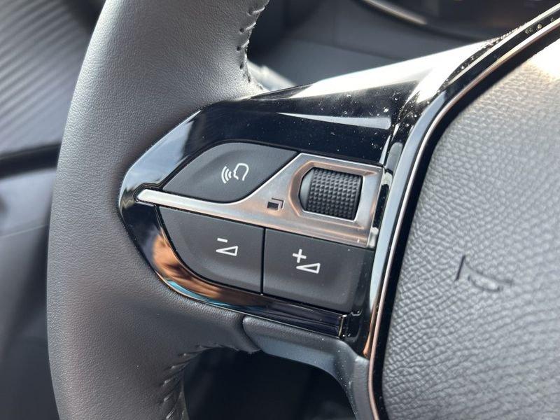 Peugeot 2008 PureTech 100 Allure BIANCO PERLATO / NAVI+CAMERE