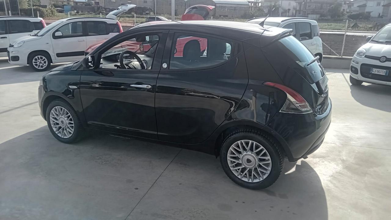Lancia Ypsilon 1.2 69 CV 5 porte GPL Ecochic Silver