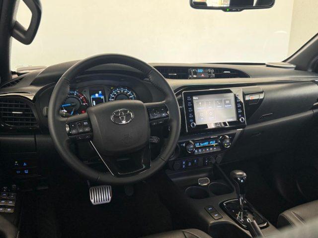 TOYOTA Hilux 2.8 D A/T 4WD 4 porte Double Cab Invincible