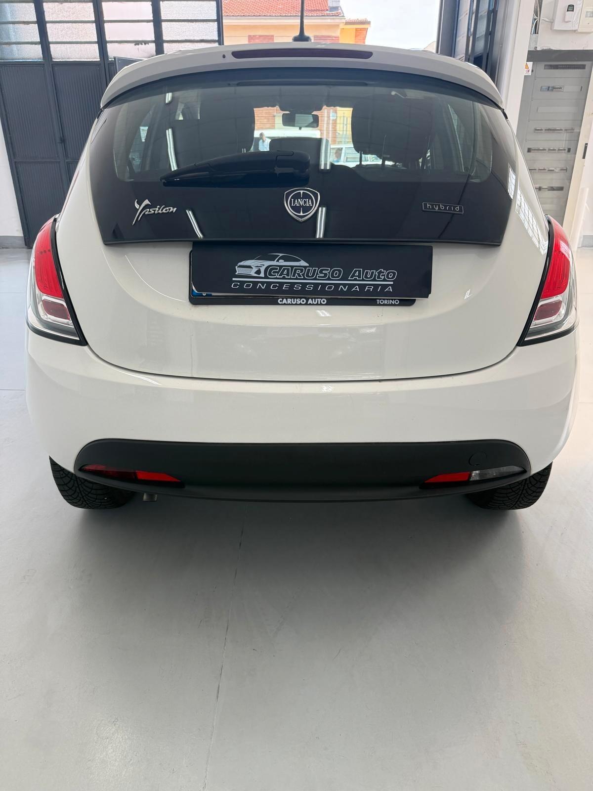 Lancia Ypsilon 1.0 FireFly 5 porte S&S Hybrid Ecochic Silver