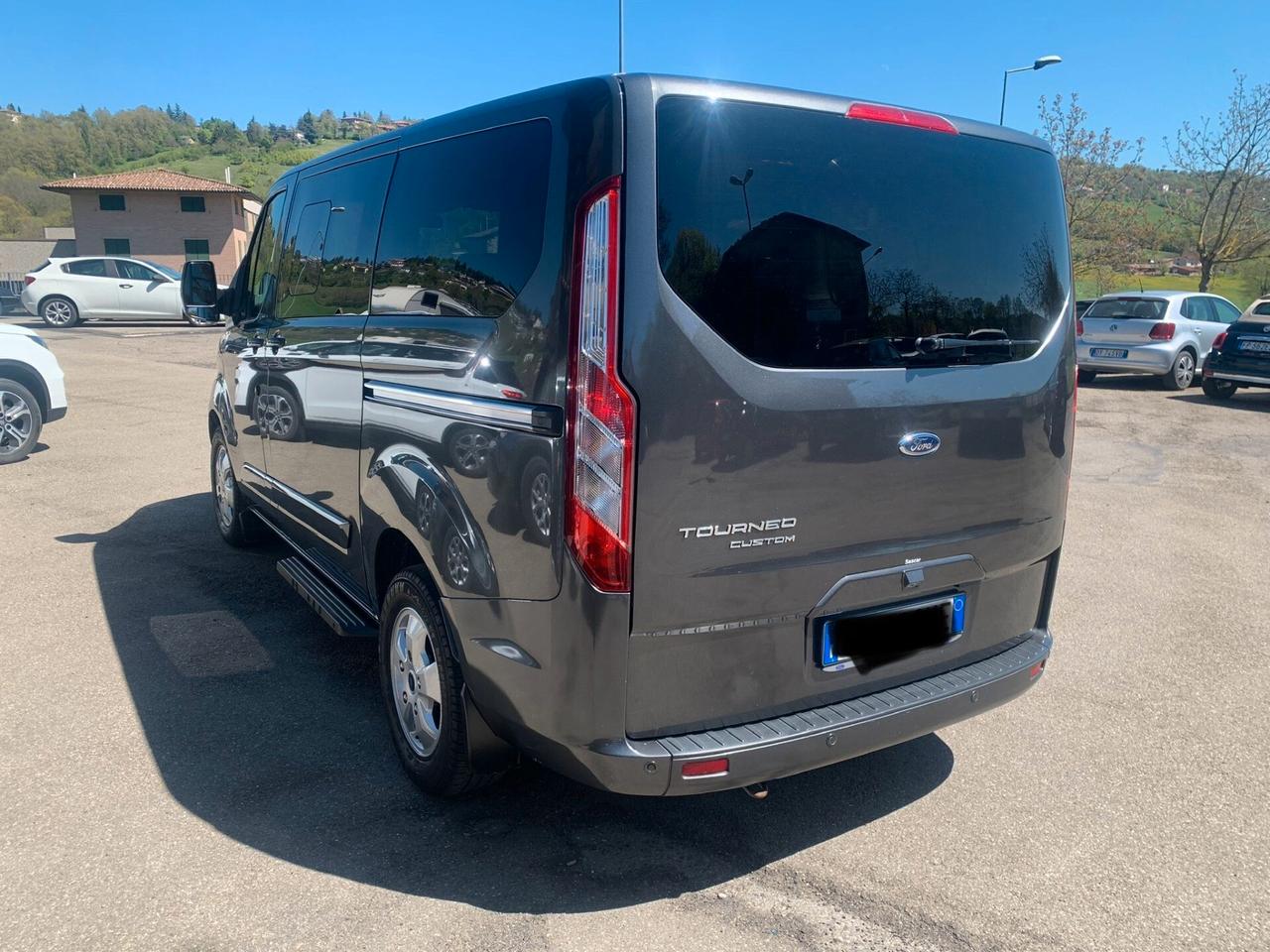 Ford Tourneo - tdi 8 posti full optional anno 2017 150000 km tutto tagliandato unico proprietario