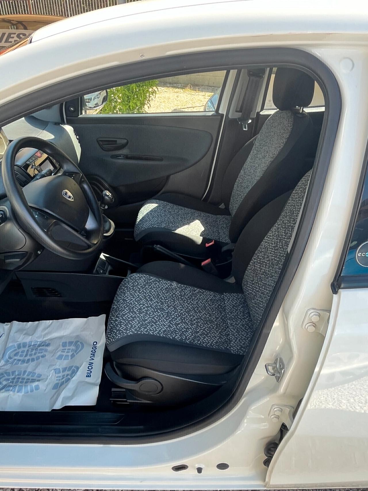 Lancia Ypsilon 1.0 IBRIDA/BENZINA 12348 KM CERTIFICATI UNICO POROPRIETARIO