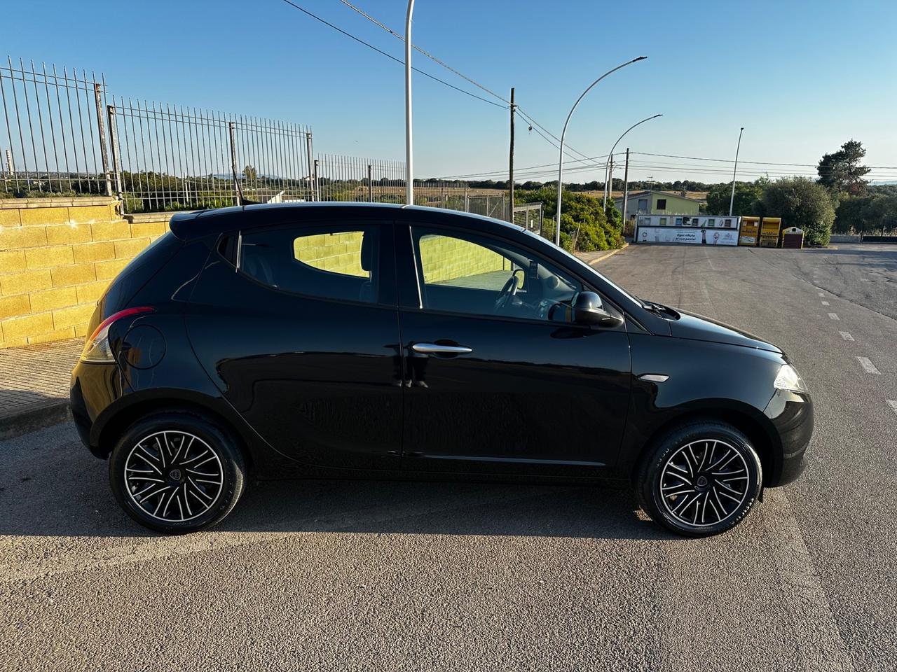 Lancia Ypsilon 1.0 FireFly 5 porte S&S Hybrid Oro