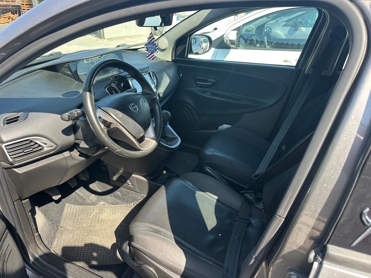 Lancia Ypsilon 1.2 69 CV Platinum Block Shaft