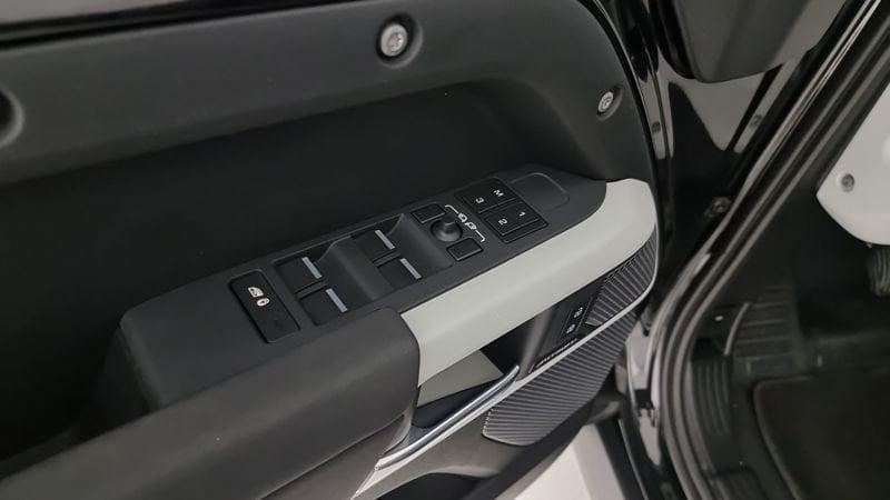 Land Rover Defender 110 3.0D I6 200 CV AWD Auto SE