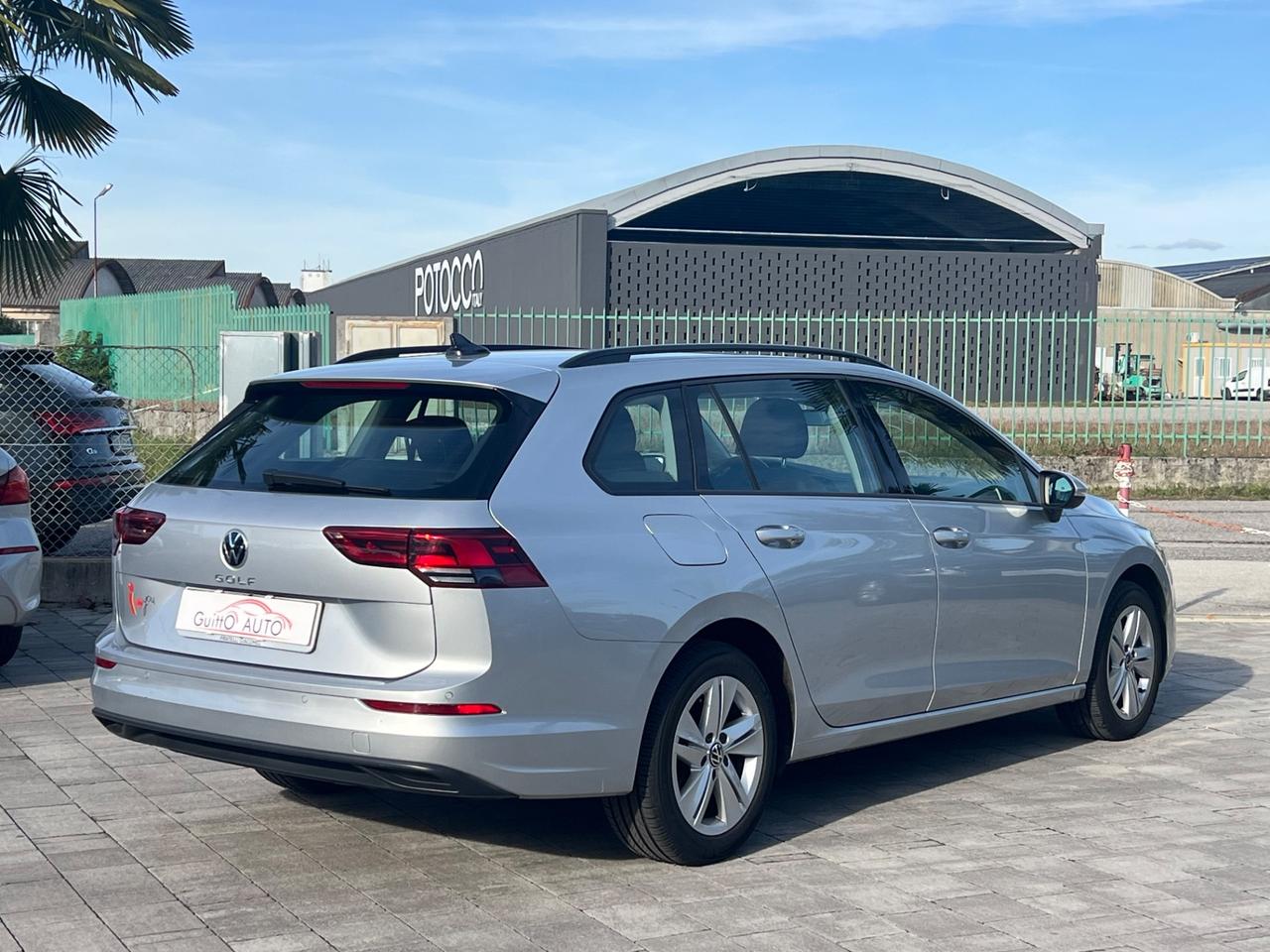Volkswagen Golf Variant 2.0 TDI SCR Life FINANZIABILE