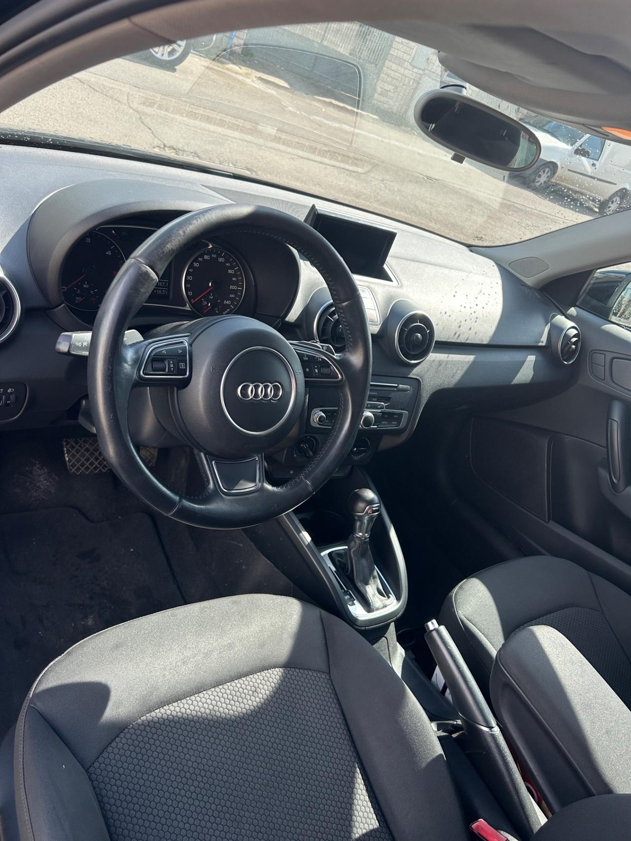Audi A1 1.4 tdi 90cv S tronic-2015