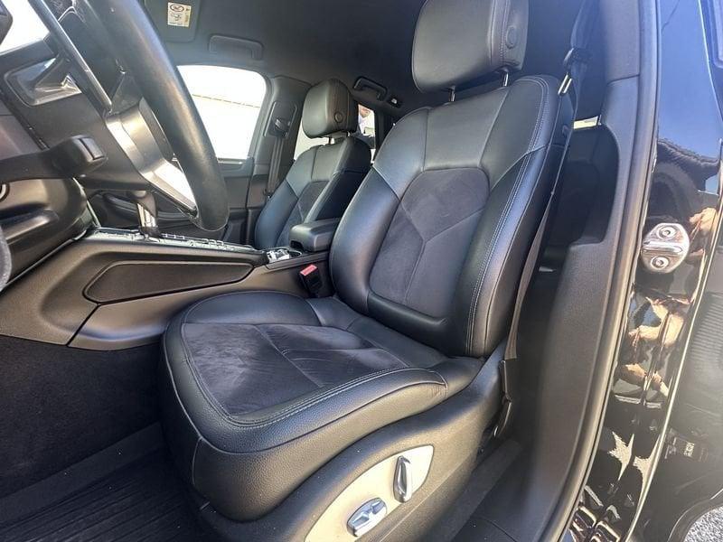 Porsche Macan -