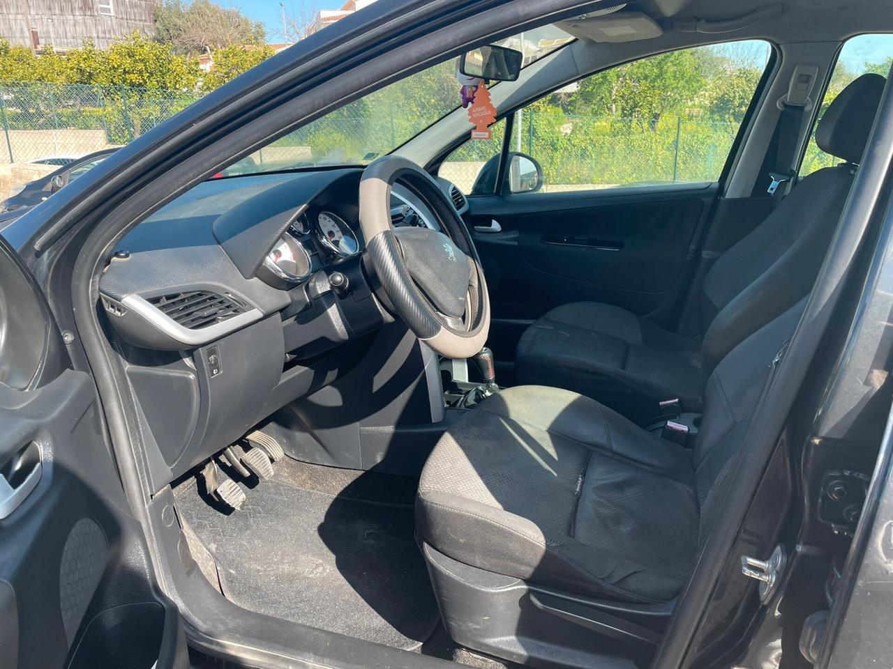 PEUGEOT 207 1.4 HDI - 2011