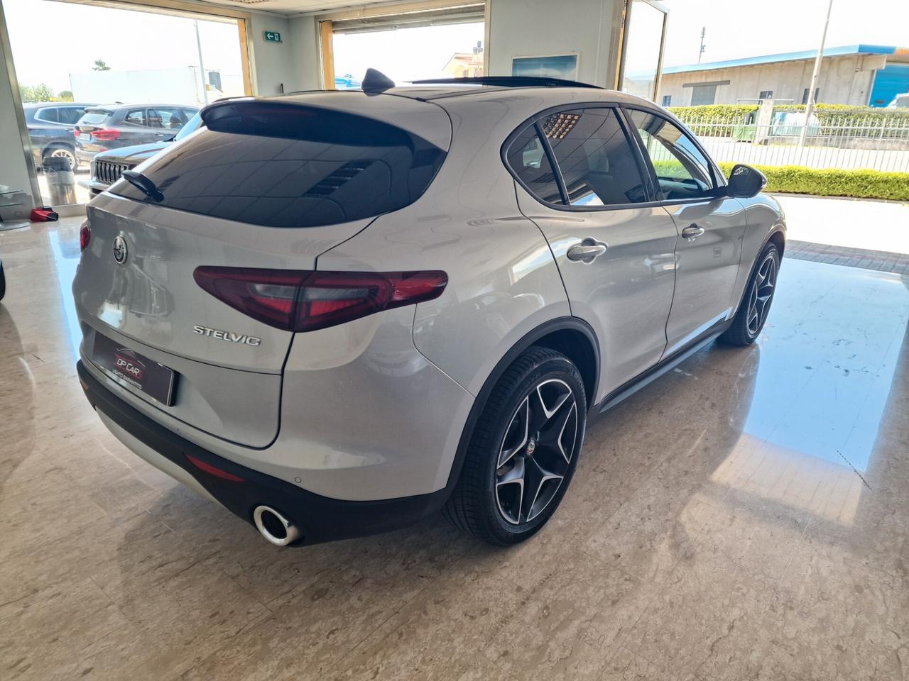 Alfa Stelvio 190 CV Q4 TETTO