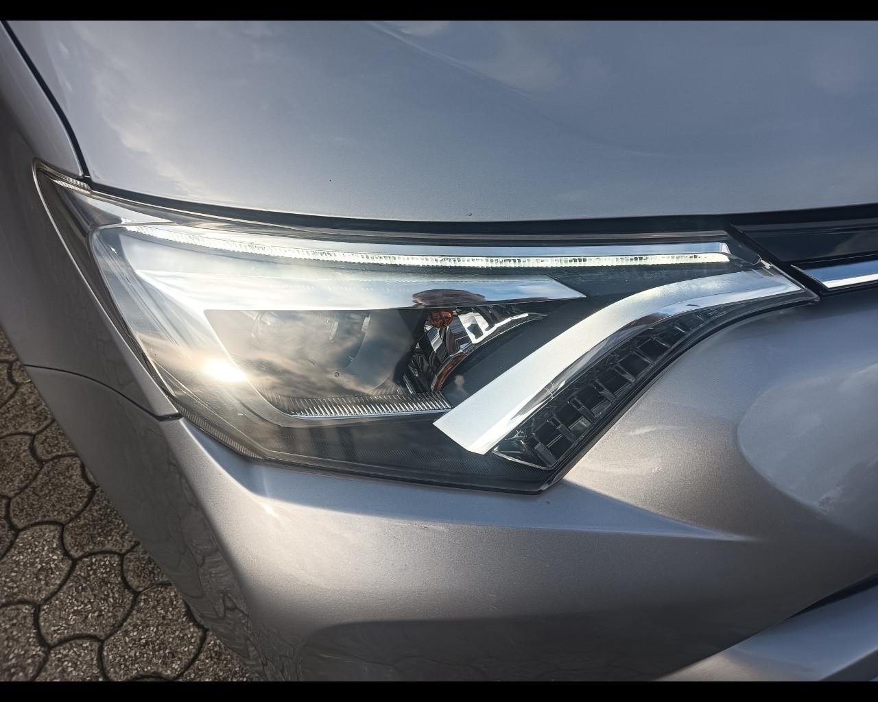 TOYOTA Rav4 IV - Rav4 2.5 vvt-i hybrid Lounge 2wd e-cvt my17