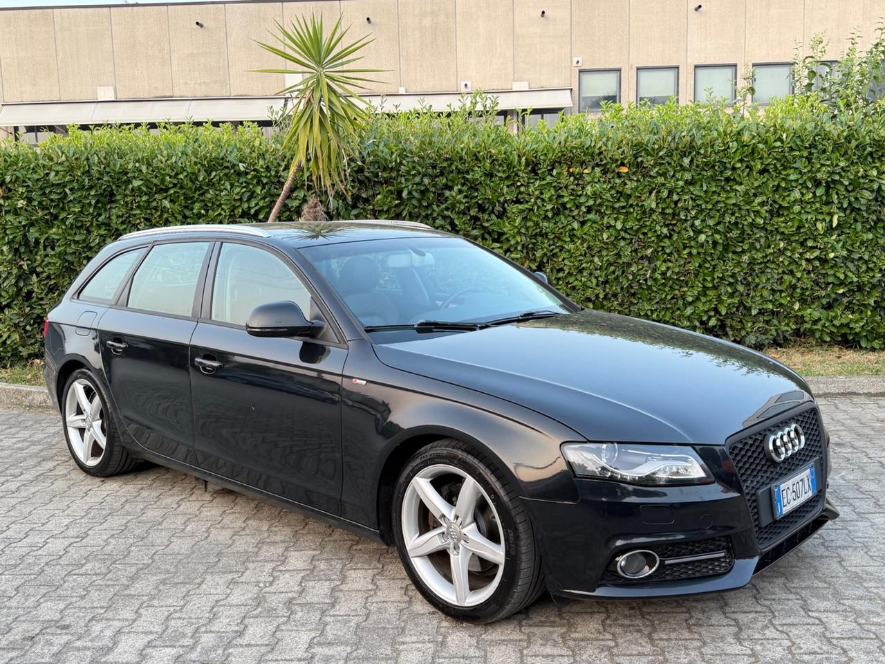 Audi A4 2.0 TDI 143CV S-LINE PELLE CERCHI R18