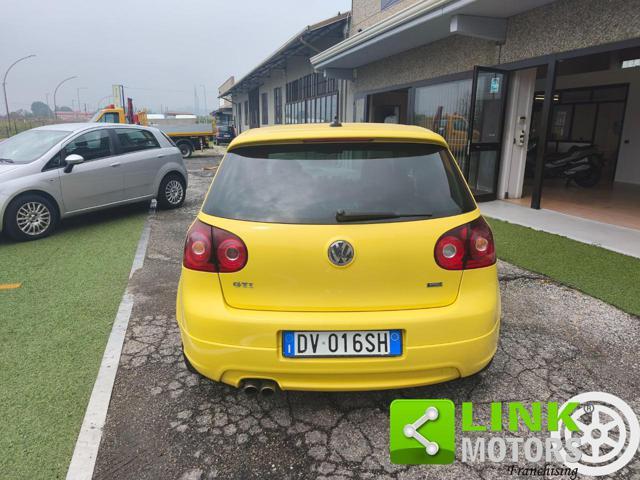 VOLKSWAGEN Golf GTI PIRELLI