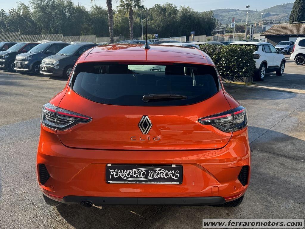 Renault Clio SCe 65 CV neo patentati a soli 179 euro al mese