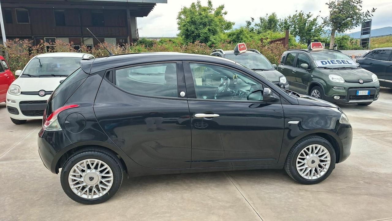 Lancia Ypsilon 1.2 69 CV GPL di serie Ecochic Gold