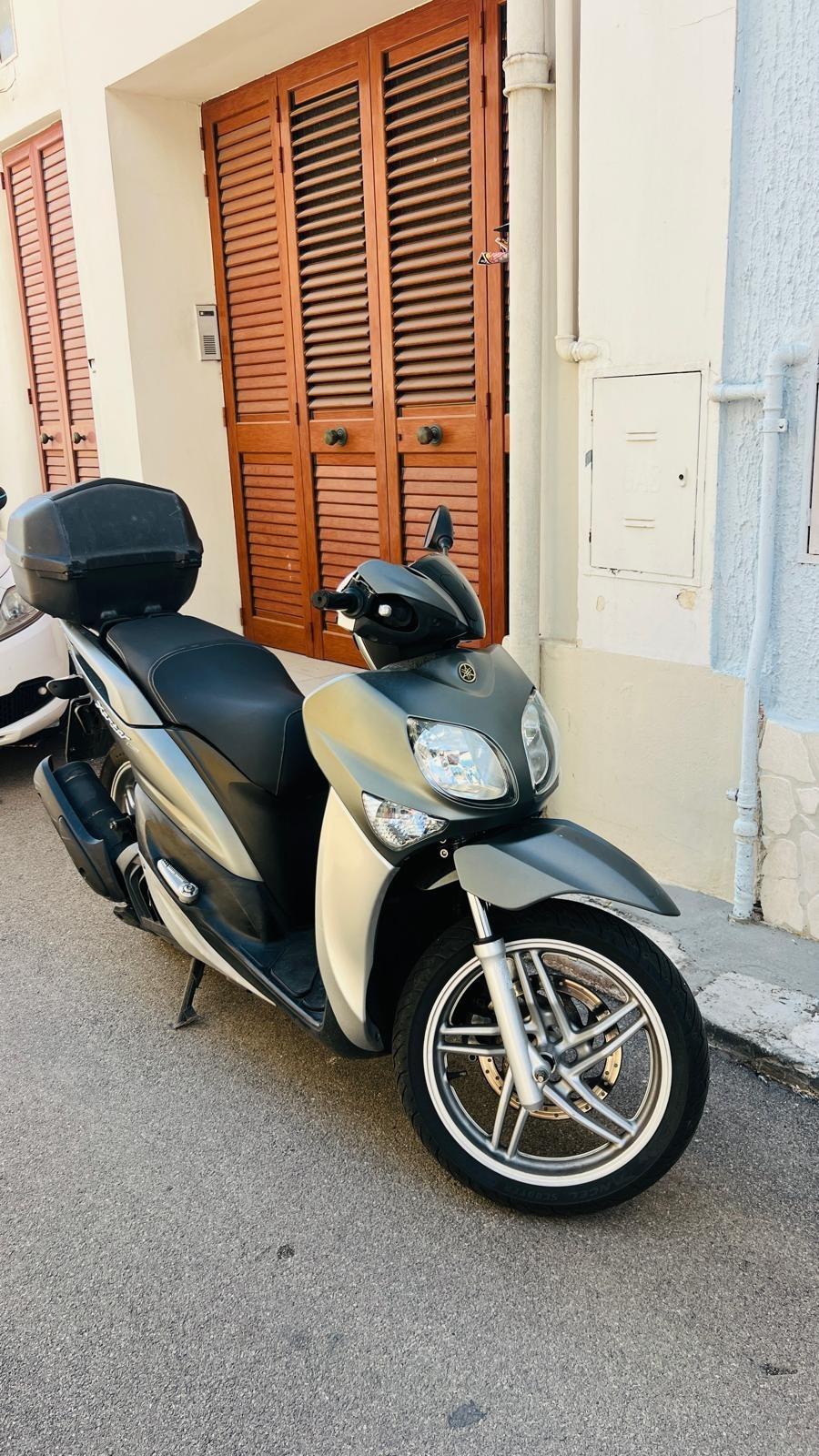 Yamaha Xenter 125 12.000 km