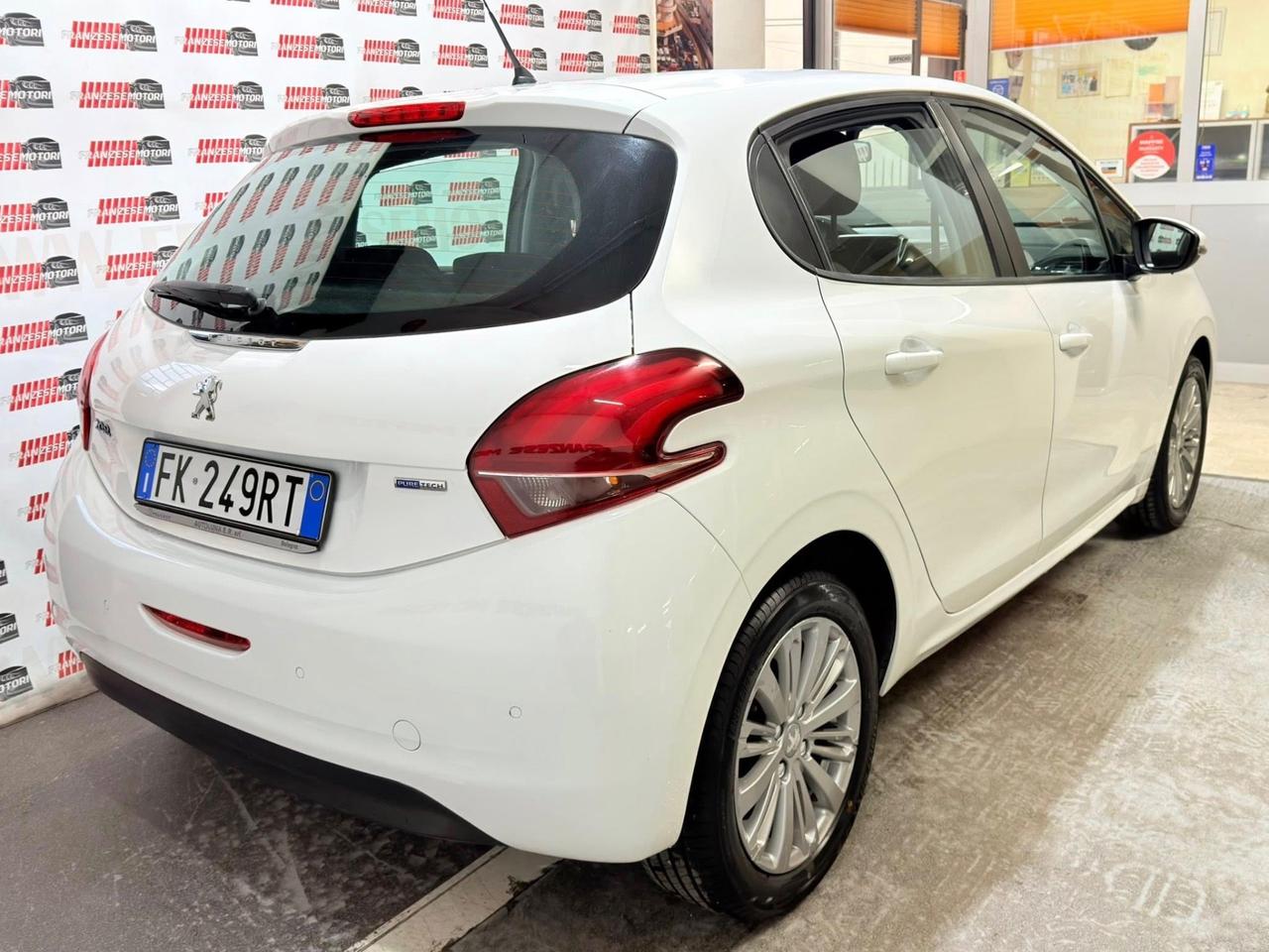 Peugeot 208 PureTech 82 5p. GPL Allure